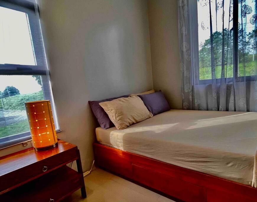 Overlooking Staycation At Sandari Batulao Tagaytay City Exterior photo