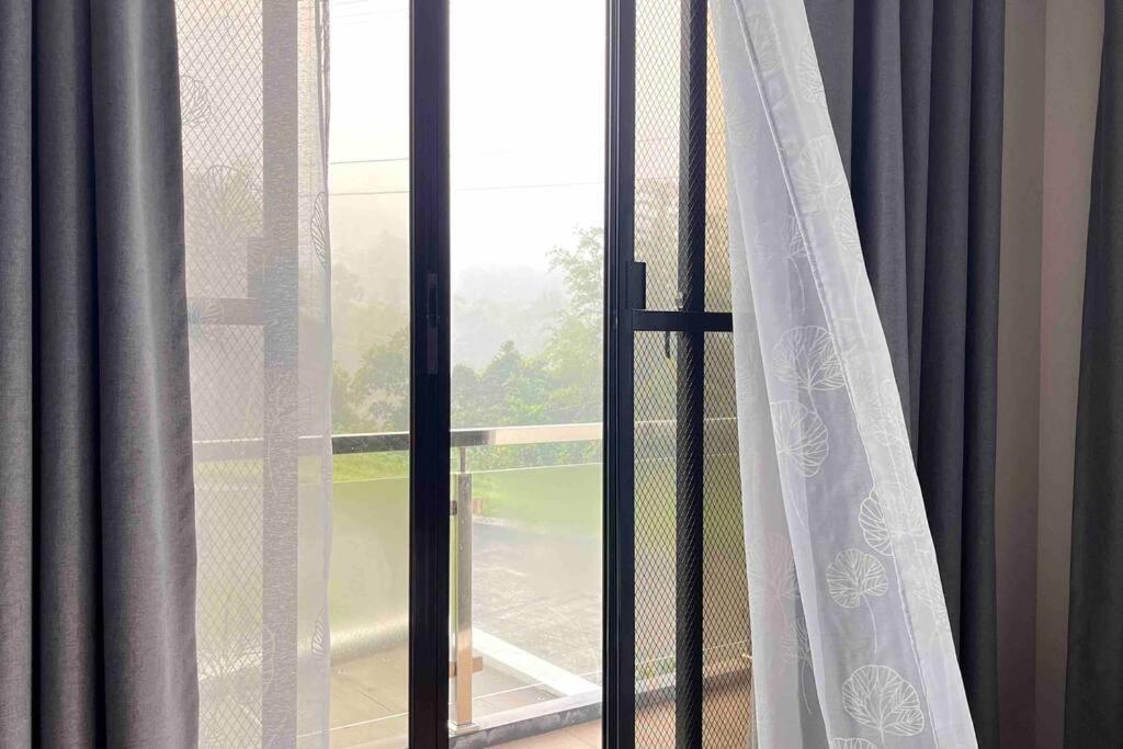 Overlooking Staycation At Sandari Batulao Tagaytay City Exterior photo