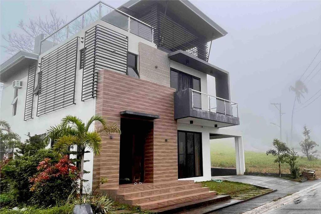 Overlooking Staycation At Sandari Batulao Tagaytay City Exterior photo