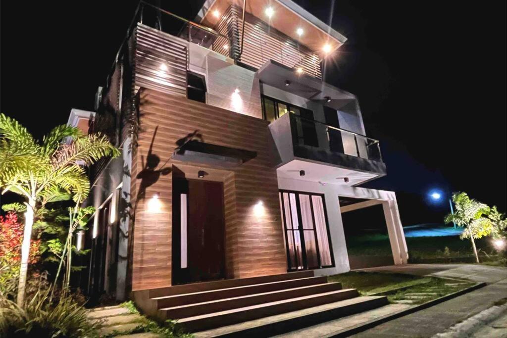 Overlooking Staycation At Sandari Batulao Tagaytay City Exterior photo