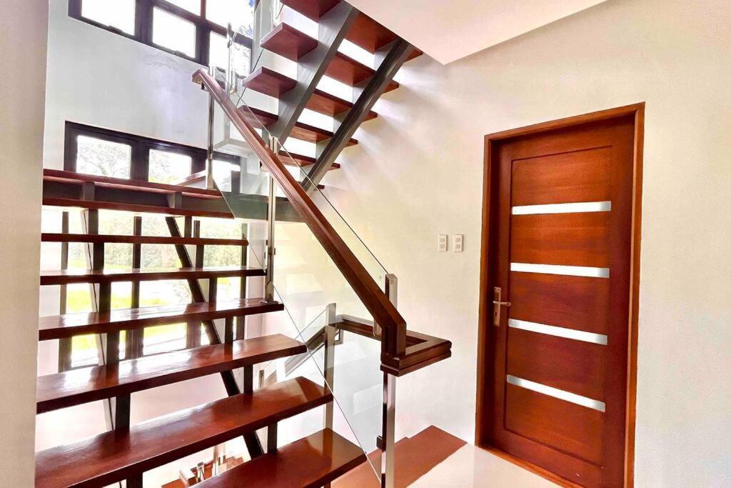 Overlooking Staycation At Sandari Batulao Tagaytay City Exterior photo