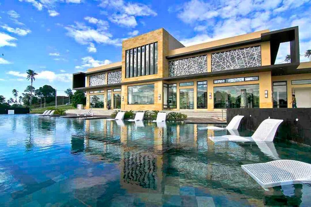 Overlooking Staycation At Sandari Batulao Tagaytay City Exterior photo